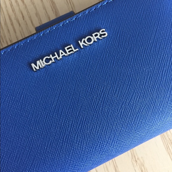 Michael Kors Galaxy Blue Leather Bifold Wallet - Picture 4 of 10